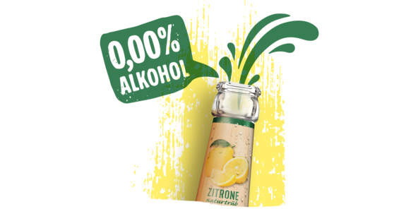 Flaschenhals der Krombacher's Fassbrause Zitrone Naturtrüb mit grünen splashes auf gelbem Pinselstrich und Text '0,00% Alkohol'.