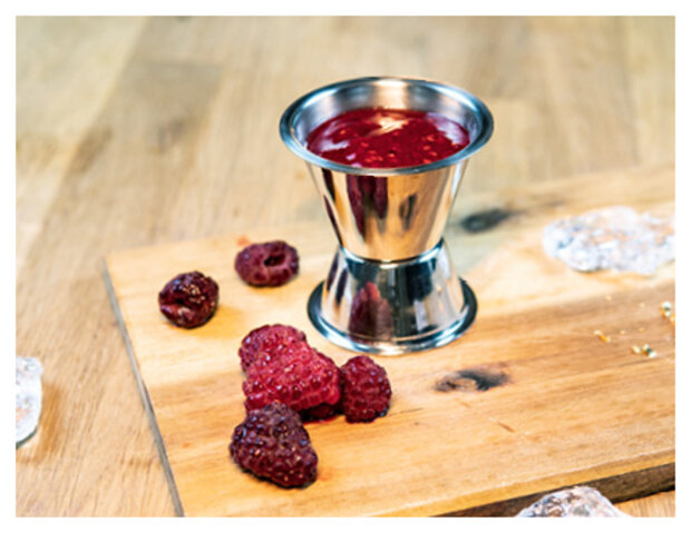 Himbeerpüree mit Himbeeren daneben