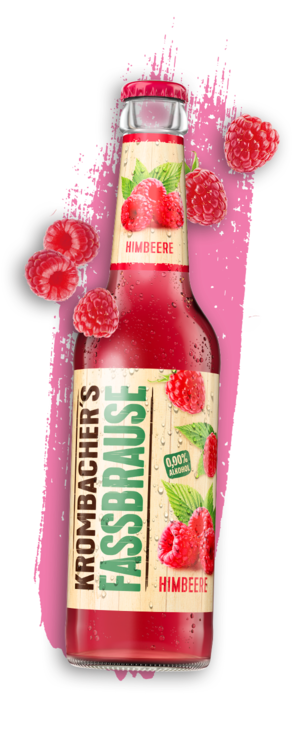 Eine rote Himbeerenflasche mit schwebenden Himbeeren um die Glasflasche herum.