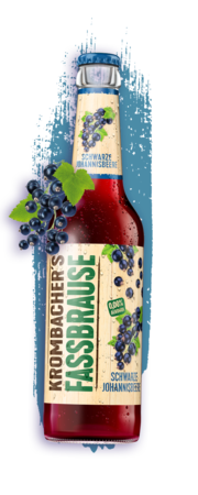 Flasche Krombacher's Fassbrause Schwarze Johannisbeere mit Johannisbeeren.