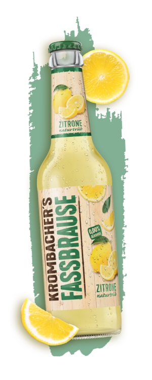 Flasche Krombacher's Fassbrause Zitrone Naturtrüb mit gelben Zitronenscheiben.