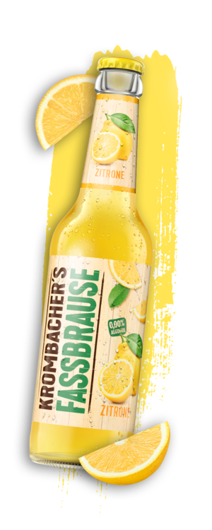 Flasche Krombacher Fassbrause Zitrone mit aufgeschnittener Zitrone und text "Zitrone"