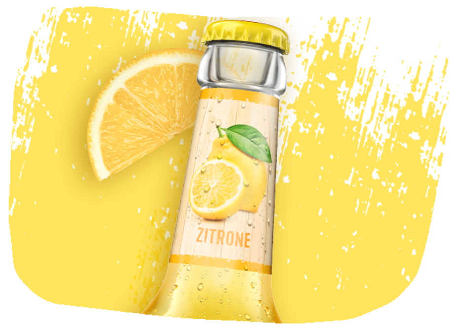 Flaschenhals von Krombachers Fassbrause Zitrone mit aufgeschnittener Zitrone.